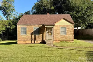 216 W 9th St, Newton, NC 28658 - Photo 1