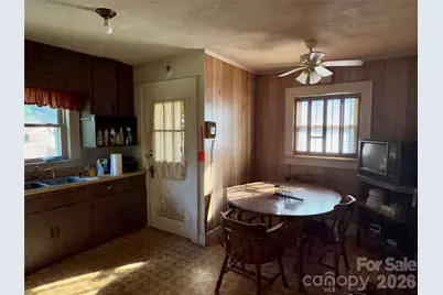 216 W 9th Street, Newton, NC 28658 - Photo 11