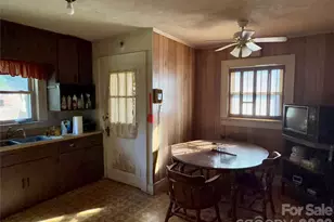216 W 9th St, Newton, NC 28658 - Photo 11