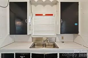 1211 Woodland Dr, Charlotte, NC 28205 - Photo 13
