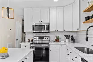 6073 Cougar Ln, Charlotte, NC 28269 - Photo 7