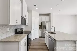 8009 Hidden Spgs Trl, Charlotte, NC 28216 - Photo 7