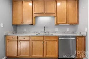 267 25th Ave NW, Hickory, NC 28601 - Photo 9