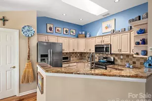 23 Old Applewood Ln, Hendersonville, NC 28739 - Photo 11