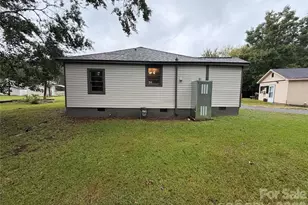 103 Southside Cir, Lancaster, SC 29720 - Photo 5