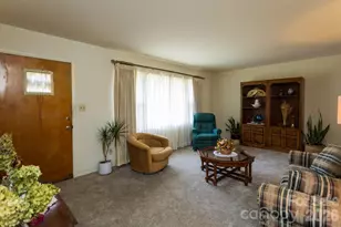 8 Governors Ct, Asheville, NC 28805 - Photo 5