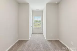 6528 Harlech St, Charlotte, NC 28269 - Photo 13