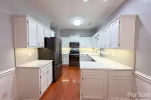 2315 Heathershire Ln, Matthews, NC 28105 - Photo 7