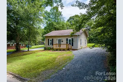 1586 3rd Street Drive NE, Hickory, NC 28601 - Photo 1