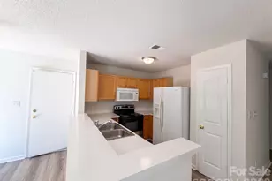 10705 Azure Valley Pl, Charlotte, NC 28269 - Photo 3
