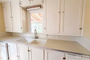 907 S South St, Gastonia, NC 28052 - Photo 9