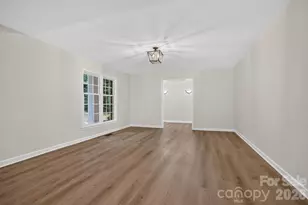 5550 Overlook Cir, Winston Salem, NC 27105 - Photo 9