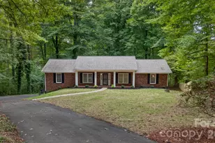 5550 Overlook Cir, Winston Salem, NC 27105 - Photo 3