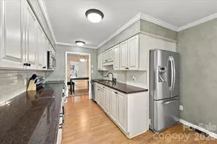 5805 Sharon Rd, Charlotte, NC 28210 - Photo 3
