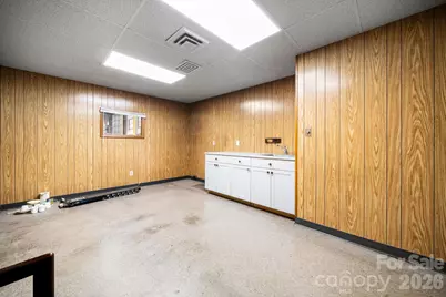 313 Main Avenue NE, Hickory, NC 28601 - Photo 33