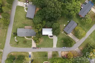 203 Crestview Dr, Thomasville, NC 27360 - Photo 9