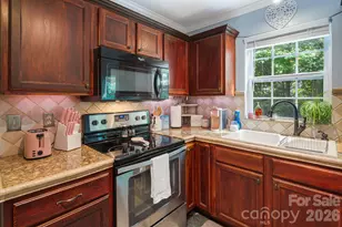 137 Wiltshire Cir, Fletcher, NC 28732 - Photo 13