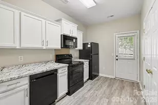 2655 Meadow Knoll Dr, Charlotte, NC 28269 - Photo 9