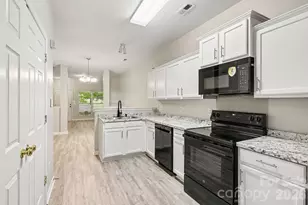2655 Meadow Knoll Dr, Charlotte, NC 28269 - Photo 7