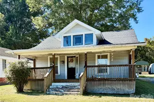 302 33rd St SW, Hickory, NC 28602 - Photo 1