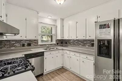 8204 Strawberry Point Drive, Charlotte, NC 28215 - Photo 5