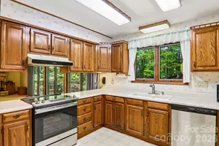 198 Woods End Dr, Hendersonville, NC 28739 - Photo 7
