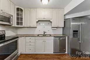 422 W 8th St, Charlotte, NC 28202 - Photo 33