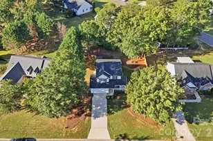 1242 Laurel Woods Dr, Gastonia, NC 28052 - Photo 3