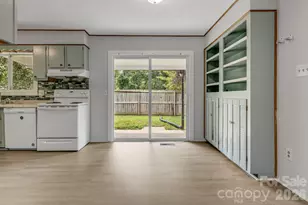 25 Hickory Tree Rd, Asheville, NC 28805 - Photo 11
