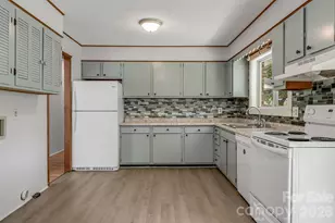 25 Hickory Tree Rd, Asheville, NC 28805 - Photo 9