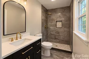 2808 28th St NE, Hickory, NC 28601 - Photo 9