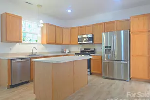 5708 Falls Ridge Ln, Charlotte, NC 28269 - Photo 17