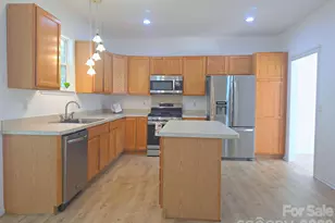 5708 Falls Ridge Ln, Charlotte, NC 28269 - Photo 13