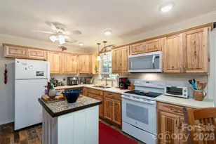 115 Rolling Hills Dr, Franklin, NC 28734 - Photo 11