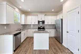1130 Rock Haven Dr, Charlotte, NC 28216 - Photo 5