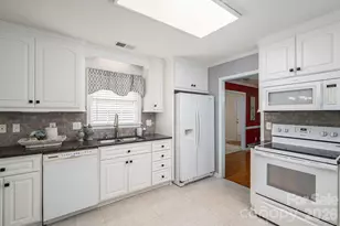 559 Queen Brogan Ct, Gastonia, NC 28054 - Photo 11