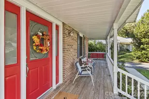 2911 Middleton Pl, Hendersonville, NC 28791 - Photo 25