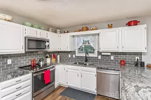 2911 Middleton Pl, Hendersonville, NC 28791 - Photo 5