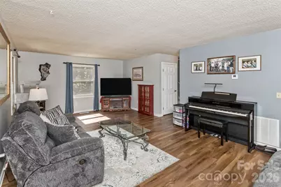 2911 Middleton Place #32, Hendersonville, NC 28791 - Photo 3
