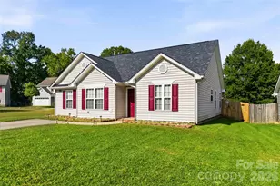 4226 Red Shed Ln, Charlotte, NC 28269 - Photo 3