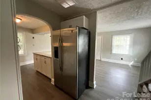 3905 Freedom Dr, Charlotte, NC 28208 - Photo 5