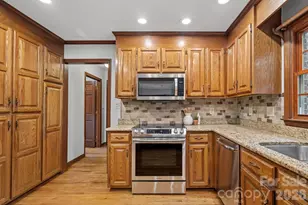 2716 Oldenway Dr, Charlotte, NC 28269 - Photo 7