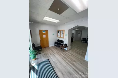 320 E Lee Avenue, Yadkinville, NC 27055 - Photo 3