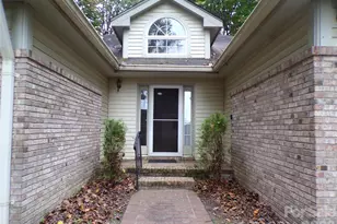 10 Governors Dr, Hendersonville, NC 28791 - Photo 3