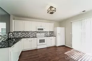 3626 Charterhall Ln, Charlotte, NC 28215 - Photo 7