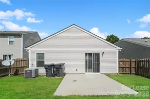 3626 Charterhall Ln, Charlotte, NC 28215 - Photo 15