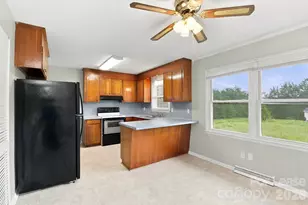221 Tanglewood Dr, Kannapolis, NC 28081 - Photo 7
