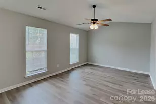 6902 Kentucky Derby Dr, Charlotte, NC 28215 - Photo 5