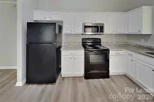 6902 Kentucky Derby Dr, Charlotte, NC 28215 - Photo 3