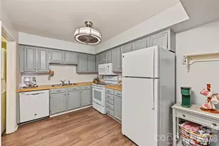 8303 Meadow Lakes Dr, Charlotte, NC 28210 - Photo 9